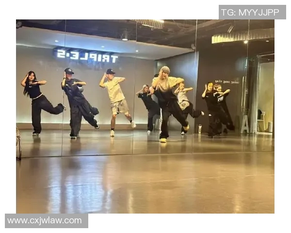 西安街舞队快攻革新引领舞蹈新潮流探秘街舞文化的变革与发展 西安街舞队快攻革新引领舞蹈新潮流探秘街舞文化的变革与发展